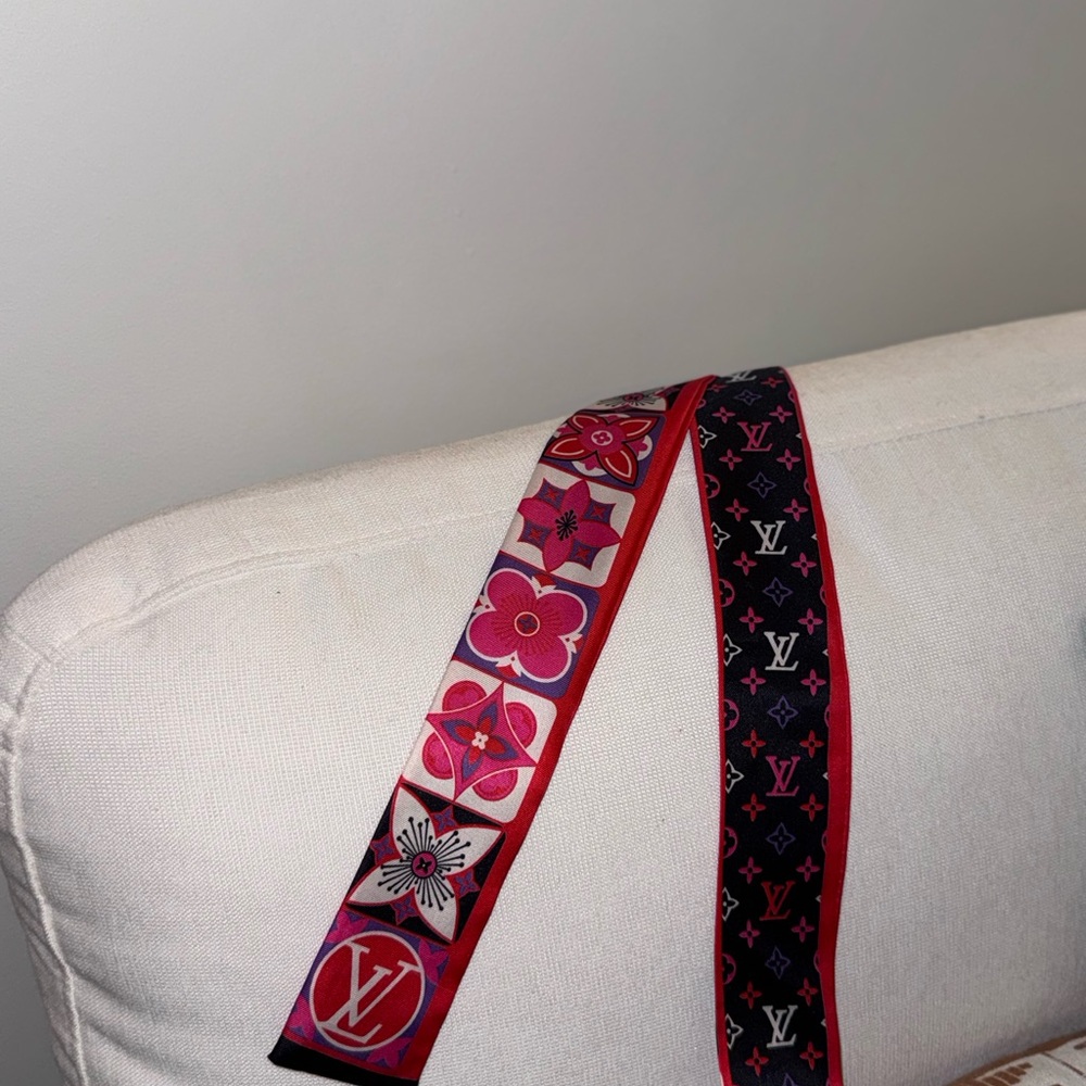 Louis Vuitton-Kamonogram Bandeau Red and Pink Floral Silk Scarf - Picture 3 of 4